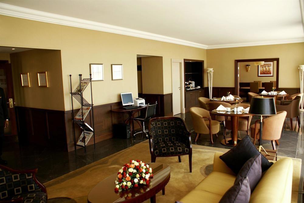 Sheraton Kampala Hotel Buitenkant foto