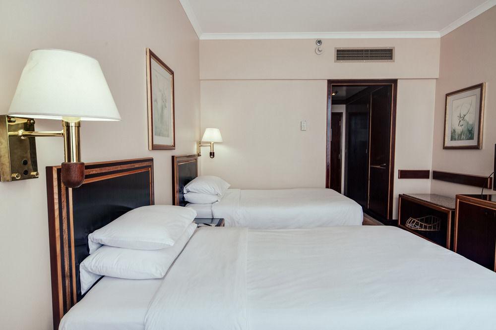 Sheraton Kampala Hotel Buitenkant foto